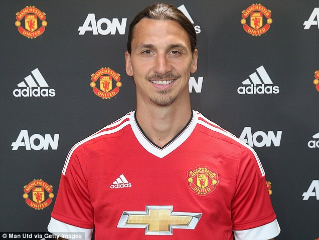 35DCCE5B00000578-3671202-Zlatan_Ibrahimovic_is_now_officially_a_Manchester_United_player_-m-14_1467458303291